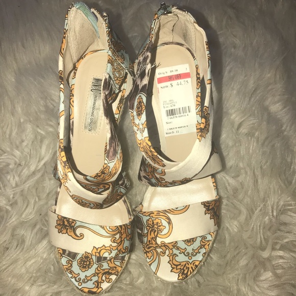 Printed Wedges for Spring - Picture 2 of 3